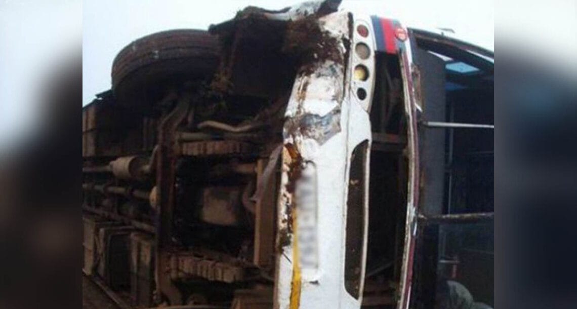 فیصل آباد کے قریب موٹروے پر ٹریفک حادثہ کے نتیجے میں 8 افراد جاں بحق