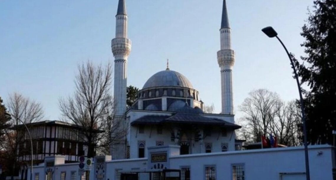 جرمنی میں ایک ساتھ 3 مساجد کو بم سے اڑانے کی دھمکیاں موصول