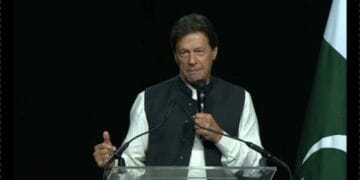 کرپشن ختم کرکے پاکستان کو اٹھاکر دکھائیں گے، پاکستان کو ایک عظیم ملک بنائیں گے. وزیر اعظم