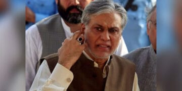 اسحاق ڈار کے بینک اکاؤنٹس اور کمپنیوں کو منجمد کے بعد ان کا گھر بھی سرکاری تحویل میں لے لیا گیا