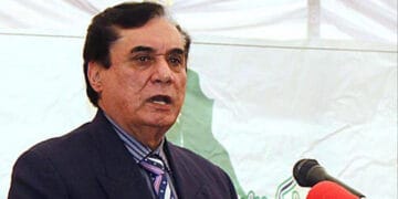 چند لوگوں کو اکٹھا کرکے وکٹری کا نشان بنانے سے آپ بے قصور ثابت نہ ہو سکتے. چیئرمین نیب