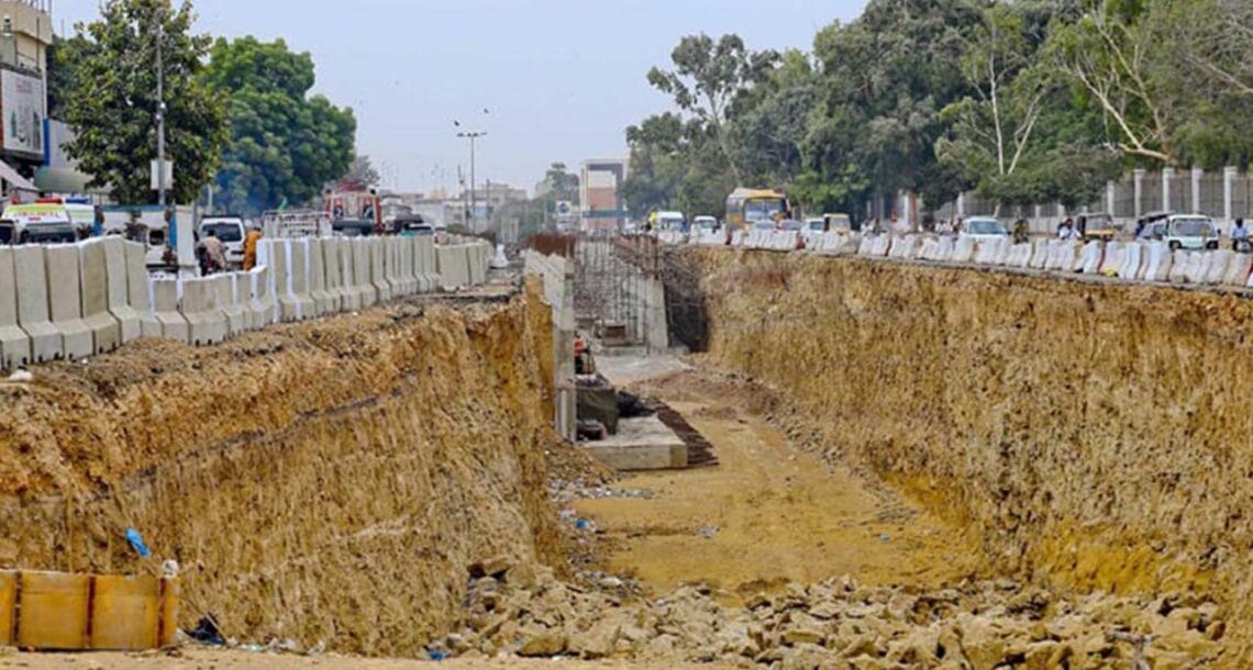 کراچی میں گرین لائن بس منصوبے کی تکمیل میں تاخیر کا خدشہ