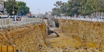 کراچی میں گرین لائن بس منصوبے کی تکمیل میں تاخیر کا خدشہ