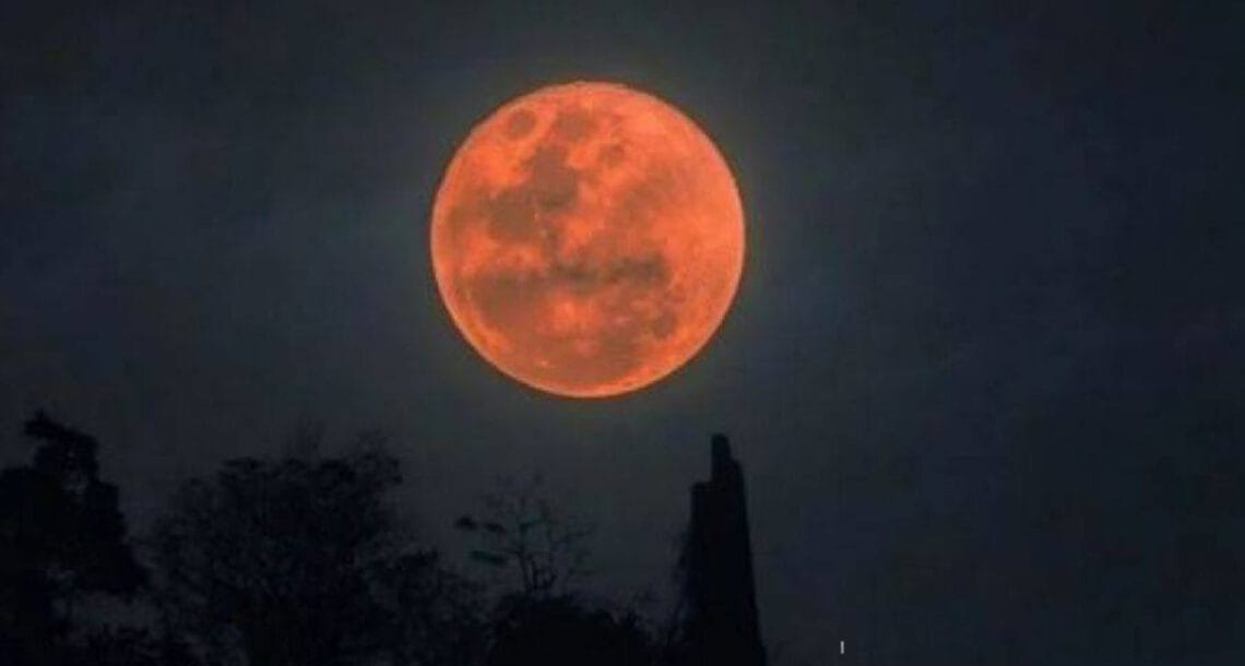 پاکستان سمیت دنیا بھر میں آج چاند گرہن دیکھا جا سکے گا