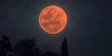 پاکستان سمیت دنیا بھر میں آج چاند گرہن دیکھا جا سکے گا