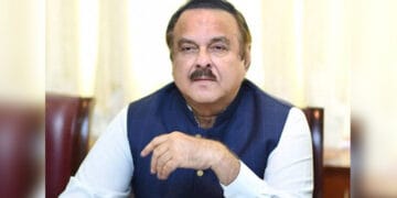 وزیراعظم کے معاون خصوصی نعیم الحق نے چیئرمین ایف بی آر کو ہٹائے جانے کی خبروں کی تردید کردی