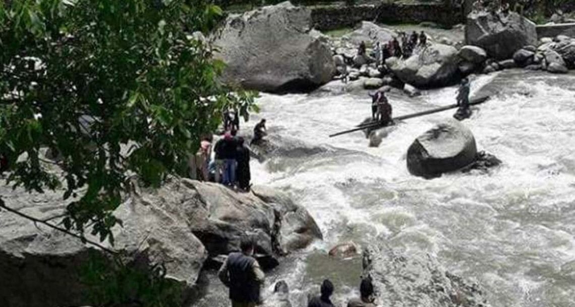 وادی نیلم میں کلاؤڈ برسٹ واقعے میں 2 فوجیوں سمیت 22 افراد جاں بحق