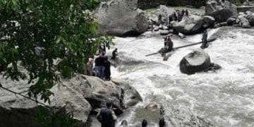 وادی نیلم میں کلاؤڈ برسٹ واقعے میں 2 فوجیوں سمیت 22 افراد جاں بحق