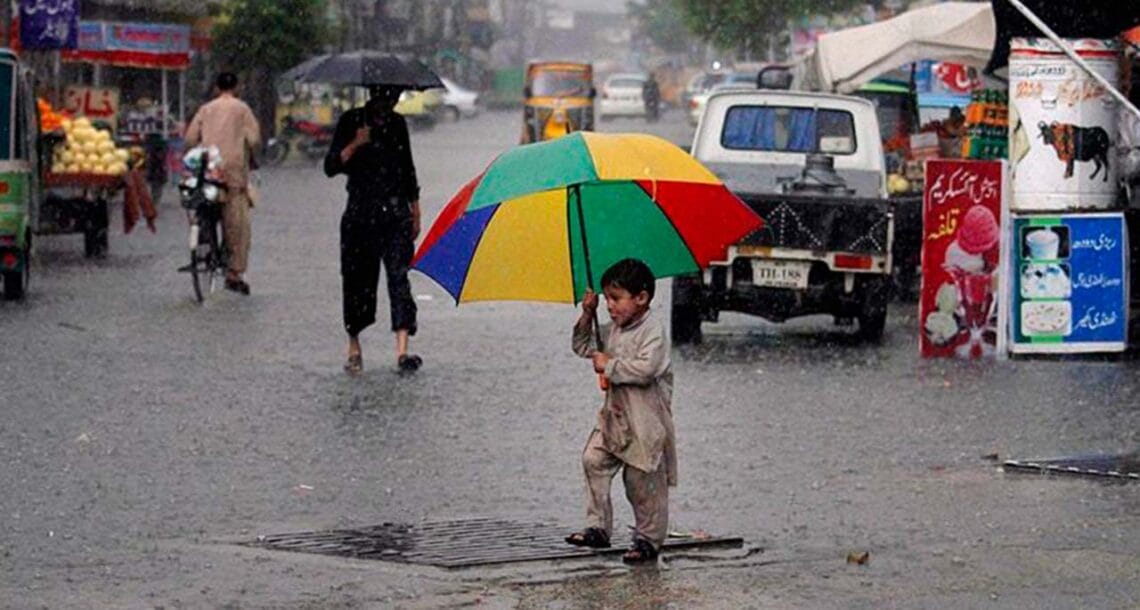 ملک کے بیشتر علاقوں میں موسلا دھار بارشوں‌ کا سلسلہ جاری