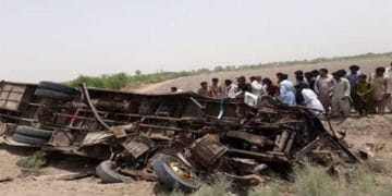 سانگھڑ میں بس کی چنگچی رکشے کو ٹکر، 10 افراد جاں بحق