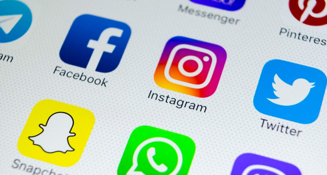 پاکستان سمیت دنیا بھر کے مختلف ملکوں میں فیس بک، انسٹا گرام اور واٹس ایپ کی سروس متاثر