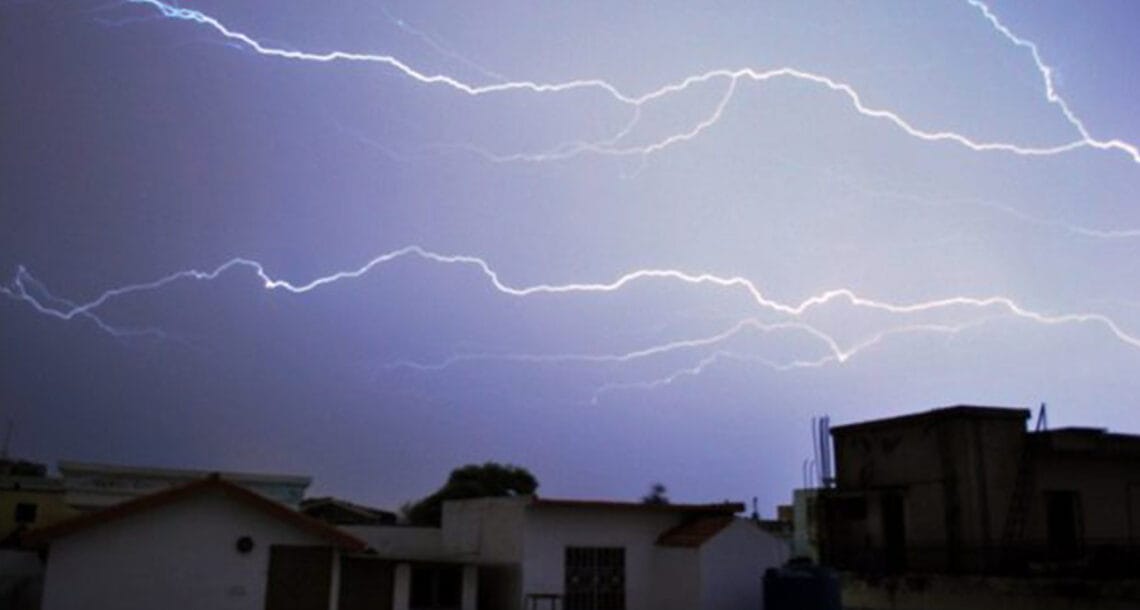 اسلام آباد سمیت ملک کے بیشتر علاقوں میں  تیزہواوٗں اور گرج چمک کے ساتھ بارش کا امکان