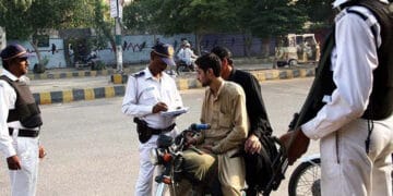 شہری کو تھپڑ مارنے والا ٹریفک پولیس اہلکار معطل