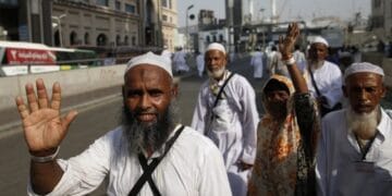 سعودی عرب آنے والے عمرہ زائرین اب دیگر شہروں میں بھی جا سکیں گے