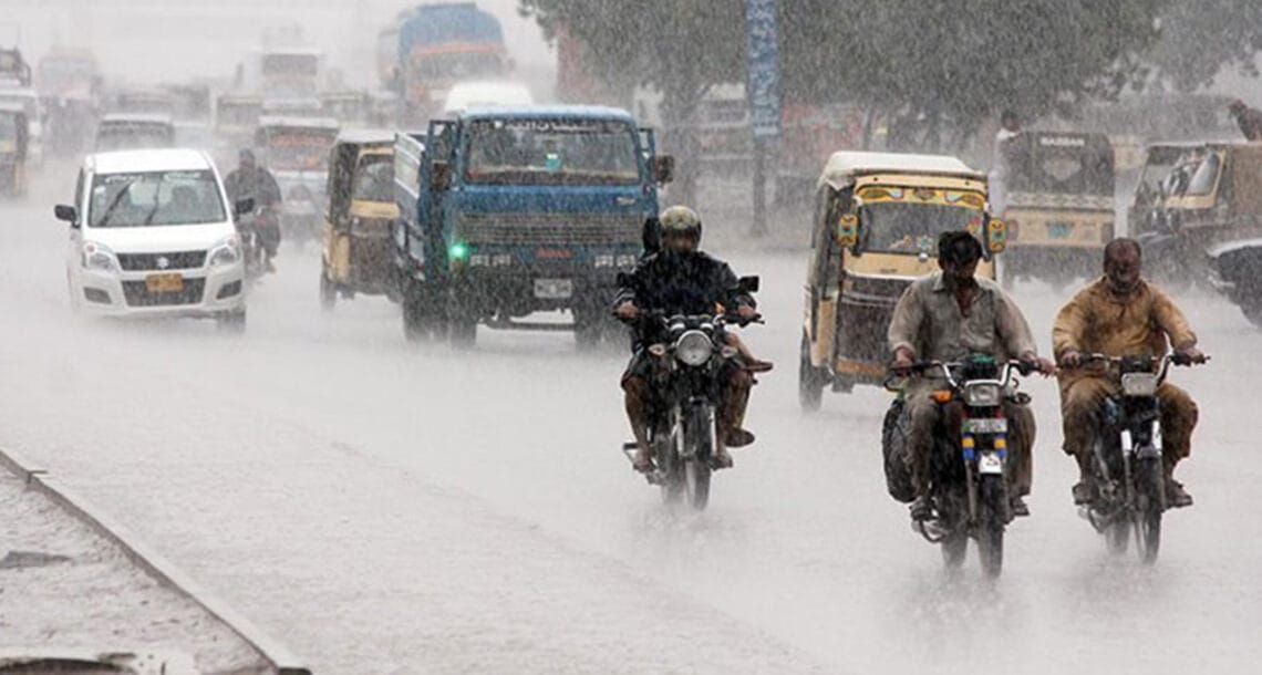 کراچی میں آج بھی تیزہواؤں کے ساتھ بارش