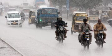 کراچی میں آج بھی تیزہواؤں کے ساتھ بارش