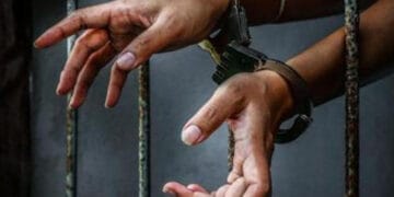 بنوں میں انٹیلی جنس ایجنسی کی کاروائی پی ٹی آیم کا مطلوب دہشتگرد ساتھی سمیت گرفتار، ایک پولیس اہلکار شہید