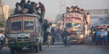 کراچی ٹرانسپورٹ اتحاد کا سی این جی کی قیمت میں اضافے کے خلاف کل سے ہڑتال کا اعلان