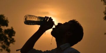 کراچی میں گرمی کی شدت برقرار، 27 جولائی سے گرج چمک کے ساتھ بارش کا امکان