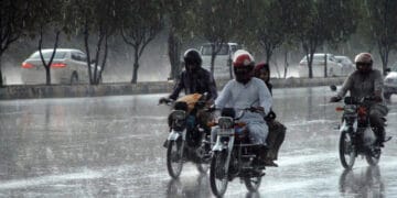 کراچی: بارش کا سلسلہ جاری، موسم خوشگوار