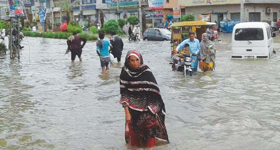 ملک بھر میں حالیہ مون سون بارشوں اور سیلاب سے تباہی جاری، 55 افراد جاں بحق