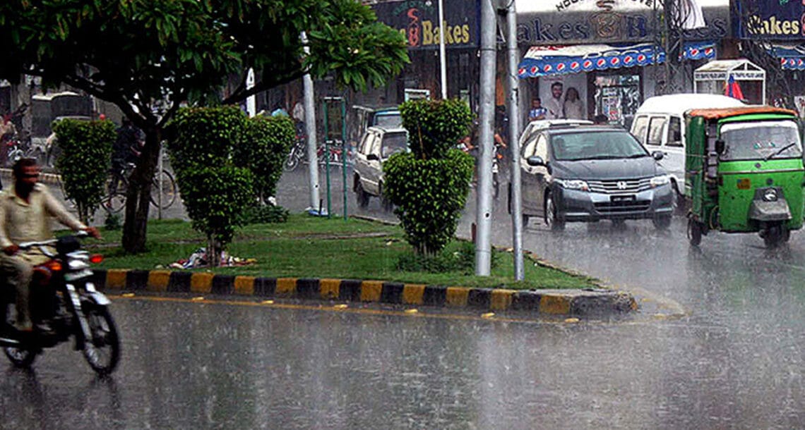 ملک کے اکثر مقامات پر آج گرج چمک کے ساتھ موسلادھار بارش کا امکان