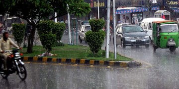 ملک کے اکثر مقامات پر آج گرج چمک کے ساتھ موسلادھار بارش کا امکان