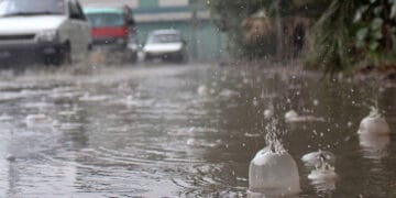 کراچی میں بوندا باندی اور ہلکی بارش، موسم خوشگوار