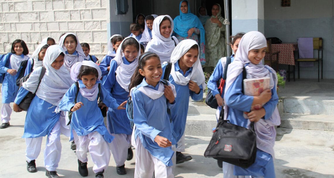 کراچی سمیت سندھ بھر کے اسکول و کالج موسم گرما کی تعطیلات کے بعد دوبارہ کھل گئے