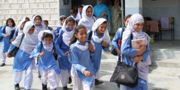 کراچی سمیت سندھ بھر کے اسکول و کالج موسم گرما کی تعطیلات کے بعد دوبارہ کھل گئے