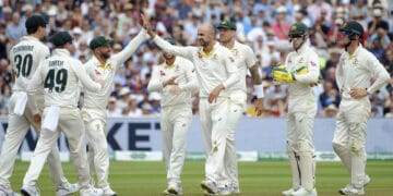 ایشز سیریز: آسٹریلیا کی شاندار بولنگ کی بدولت انگلینڈ کو 251 رنز سے شکست