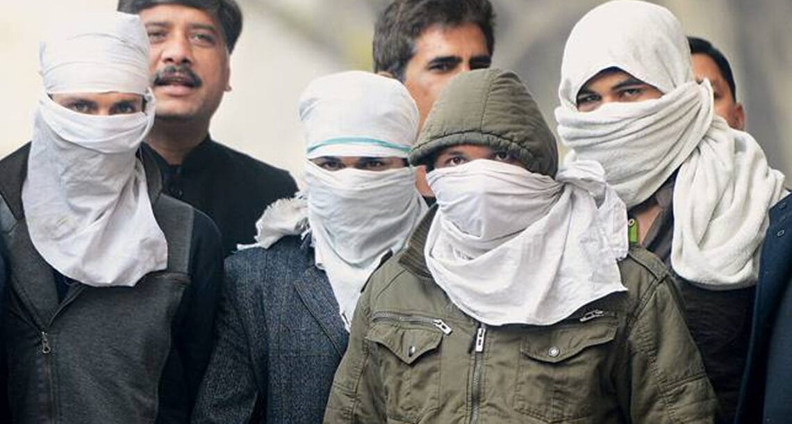 ایف آئی سائبر کرائم سیل کی کارروائی، واٹس ایپ پر لڑکیوں کو بلیک میل کرنے والے 4 افراد گرفتار
