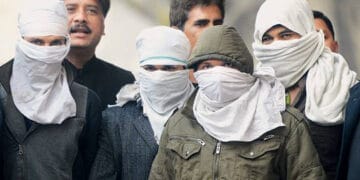 ایف آئی سائبر کرائم سیل کی کارروائی، واٹس ایپ پر لڑکیوں کو بلیک میل کرنے والے 4 افراد گرفتار