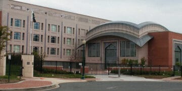 امریکا میں پاکستانی سفارتکاروں کی نقل و حرکت پر پابندی ختم