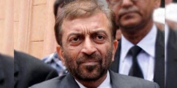 فاروق ستار کی گاڑی کی ٹکر سے موٹر سائیکل سوار شہری زخمی