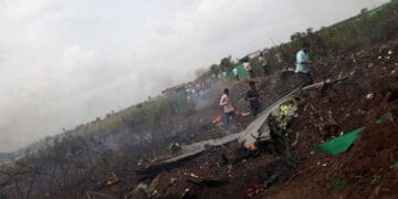 بھارت میں انڈین ایئر فورس کا جنگی طیارہ کھیتوں میں گر کر تباہ