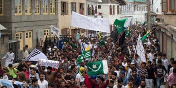 حریت رہنماؤں کی مقبوضہ کشمیر میں آج  کرفیو توڑ کے گھروں سے باہر نکل کر احتجاج کی کال