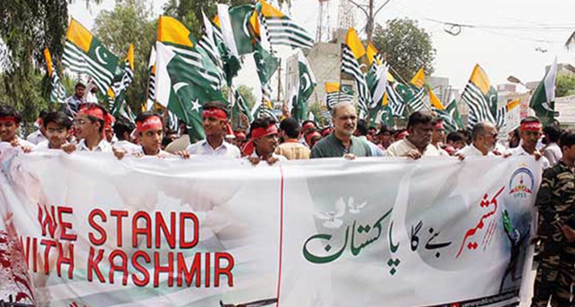 کشمیری عوام سے اظہار یکجہتی کے لیے آدھے گھنٹے تک پوری پاکستانی قوم نے ’’کشمیر آور ‘‘ منایا