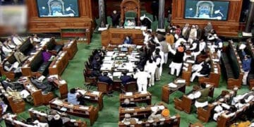 لوک سبھا میں کشمیر کیخلاف بل پیش کرنے پر اپوزیشن کا شدید احتجاج