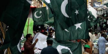 یوم آزادی کی تیاریاں: اہلیان کراچی کی جانب سے یوم آزادی پر23 سے 25 ارب کی خریداری کا امکان