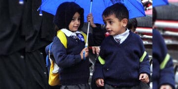 کراچی میں بارشوں کی وجہ سے آج تمام نجی اسکولز بند رہیں گے