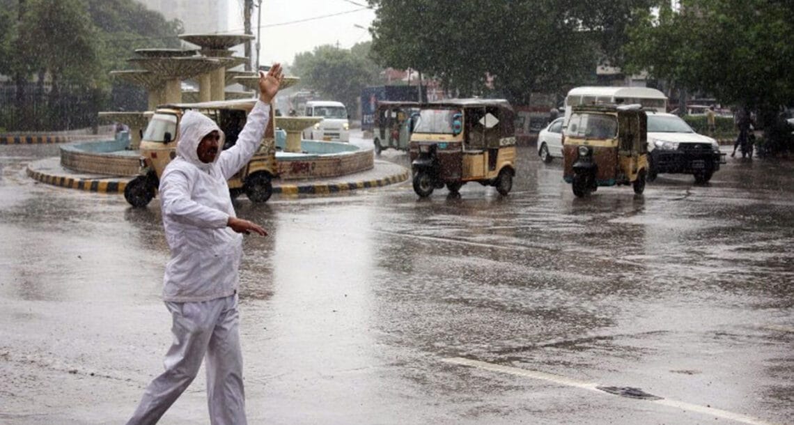 کراچی میں  تیسرے روز بھی وقفے وقفے سے کہیں ہلکی اور کہیں تیز بارش، موسم خوشگوار