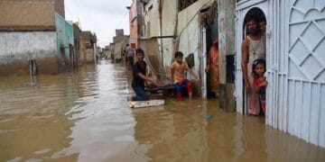 کراچی میں طوفانی بارشوں کے پیش نظر محکمہ صحت کا اسپتالوں میں ایمرجنسی نافذ