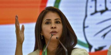 بھارتی اداکارہ ارمیلا ماٹونڈکر مقبوضہ کشمیر کی صورتحال پر مودی سرکار پر پھٹ پڑیں