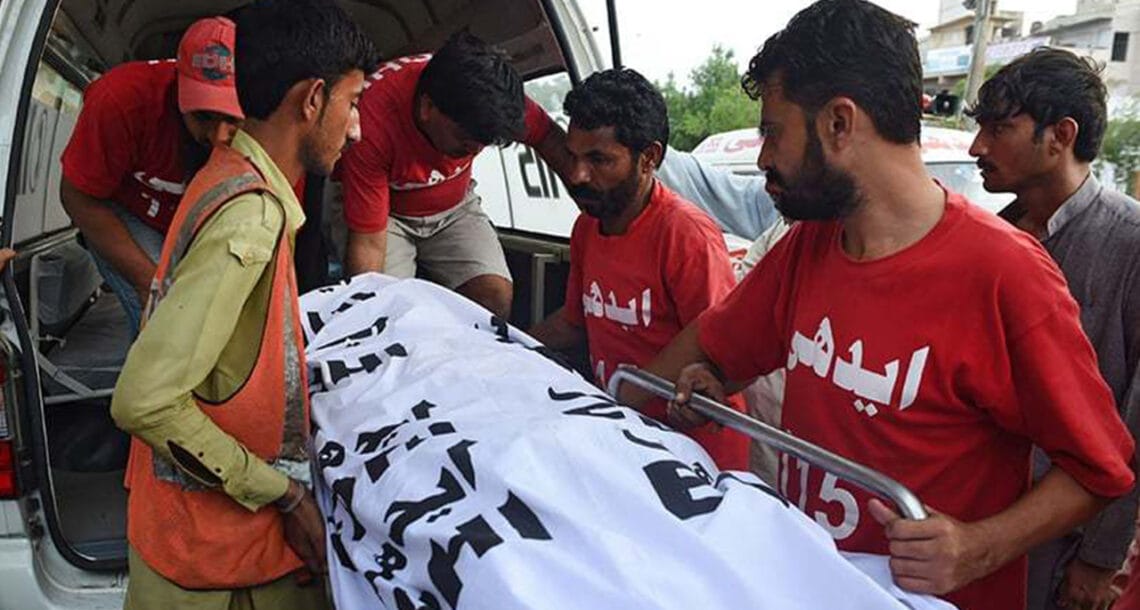 کراچی میں سی ویو کے قریب ٹریفک حادثہ، 4 نوجوان ہلاک