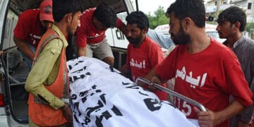 کراچی میں سی ویو کے قریب ٹریفک حادثہ، 4 نوجوان ہلاک