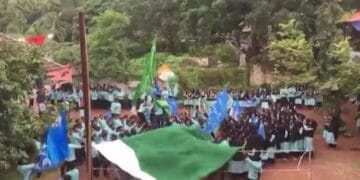 بھارتی ریاست کیرالہ کے کالج میں طلبا نے سبز ہلالی پرچم لہرا دیا، 30 سے زائد طالب علم گرفتار
