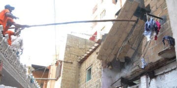 شہر قائد میں مکان کی چھت گرنے سے چار افراد زخمی