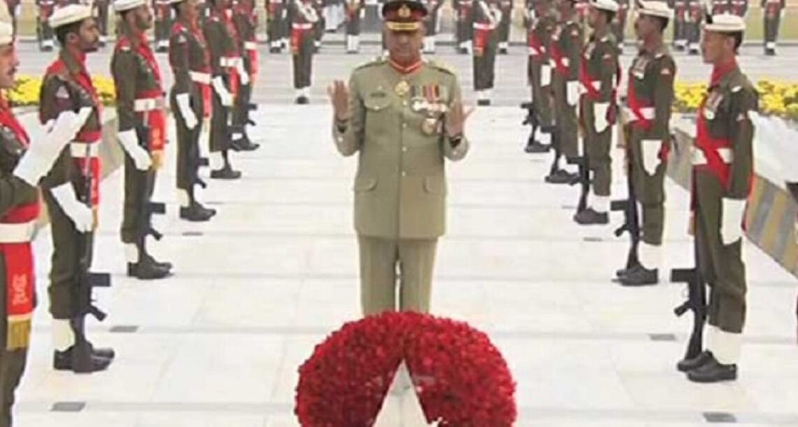آرمی چیف جنرل قمر جاوید باجوہ کی یادگار شہداء پر حاضری
