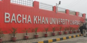 باچا خان یونیورسٹی چارسدہ میں طلباء اور طالبات  کے اکھٹے گھومنے پر پابندی